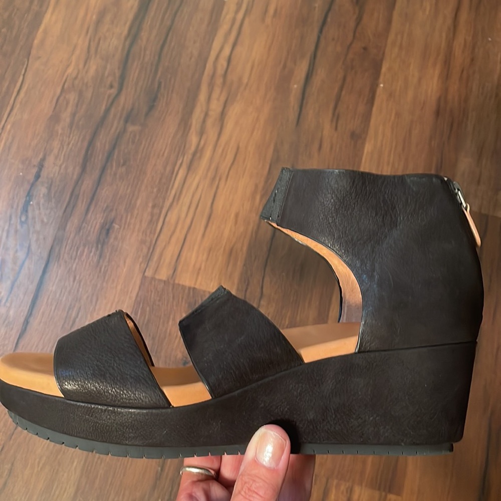 Kenneth Cole Gentle Soles Wedge Sandals Black. Worn One Time! - Picture 7 of 10